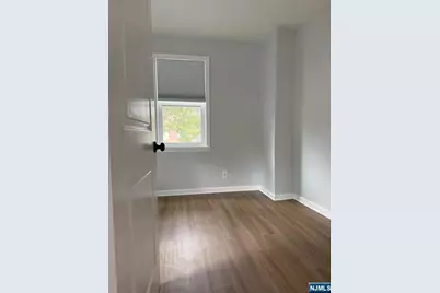 30 Knox Avenue, Cliffside Park, NJ 07010 - Photo 7