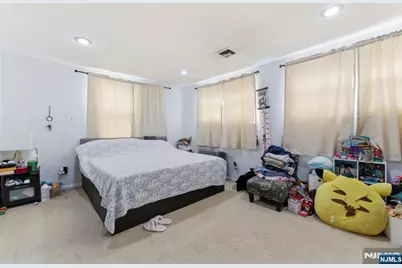 270 Westervelt Place, Lodi, NJ 07644 - Photo 7