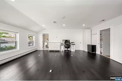 1095 Palisade Avenue, Fort Lee, NJ 07024 - Photo 11
