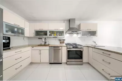1095 Palisade Avenue, Fort Lee, NJ 07024 - Photo 5