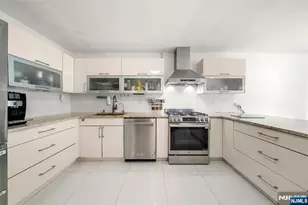 1095 Palisade Ave, Fort Lee, NJ 07024 - Photo 5