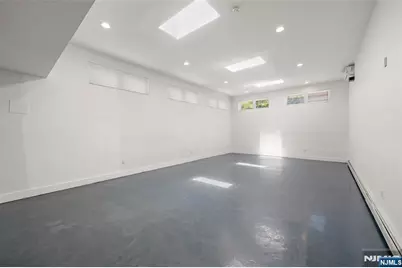 1095 Palisade Avenue, Fort Lee, NJ 07024 - Photo 25
