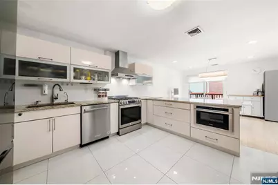 1095 Palisade Avenue, Fort Lee, NJ 07024 - Photo 7