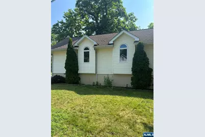27 Glendale, Hillsdale, NJ 07642 - Photo 3