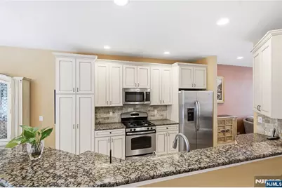 1005 Whitney Lane, Allendale, NJ 07401 - Photo 15