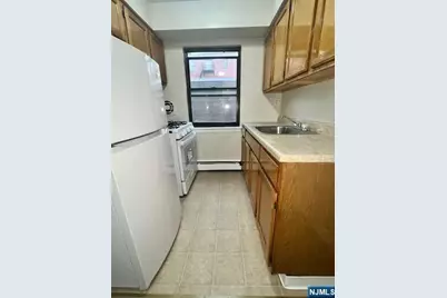 289 Essex H #H, Hackensack, NJ 07601 - Photo 9