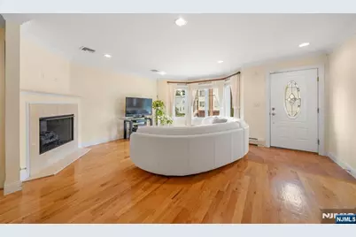 233 Knox Avenue C0001 #C0001, Cliffside Park, NJ 07010 - Photo 3
