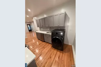 254 Undercliff Avenue 1 #1, Edgewater, NJ 07020 - Photo 5