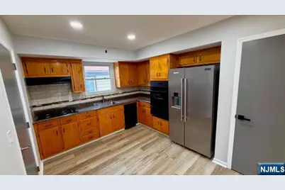 716 Jefferson Avenue Apt 2 #Apt 2, Cliffside Park, NJ 07010 - Photo 5