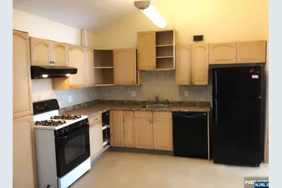 523 Lookout Avenue, Hackensack, NJ 07601 - Photo 5