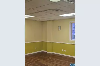 23 Farview Avenue, Paramus, NJ 07652 - Photo 5