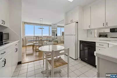 2150 Center Avenue 15E #15E, Fort Lee, NJ 07024 - Photo 9
