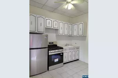 242 Stuyvesant Avenue 4 #4, Lyndhurst Township, NJ 07071 - Photo 5