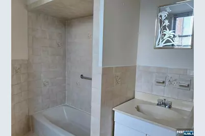 242 Stuyvesant Avenue 4 #4, Lyndhurst Township, NJ 07071 - Photo 9