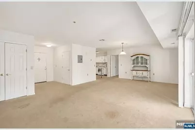 401 Dercole 211 #211, Norwood, NJ 07648 - Photo 9