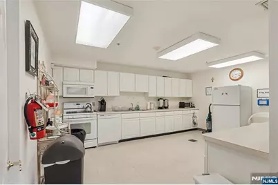 401 Dercole 211 #211, Norwood, NJ 07648 - Photo 31