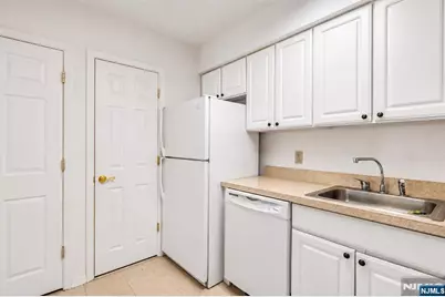 401 Dercole 211 #211, Norwood, NJ 07648 - Photo 13