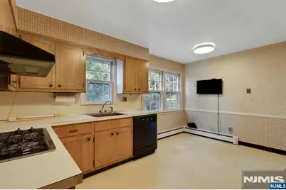 121 Christie Street, Leonia, NJ 07605 - Photo 11