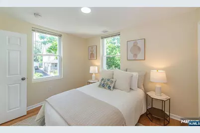 25 Cloverhill Place, Montclair, NJ 07042 - Photo 33