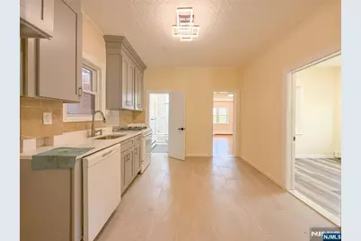 244 Lincoln Avenue, Cliffside Park, NJ 07010 - Photo 9