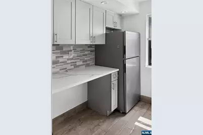 2339 Hudson Terrace C7 #C7, Fort Lee, NJ 07024 - Photo 7