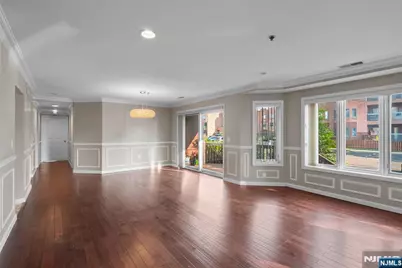 304 Smith Court 304 #304, Edgewater, NJ 07020 - Photo 13