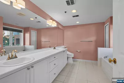 304 Smith Court 304 #304, Edgewater, NJ 07020 - Photo 21