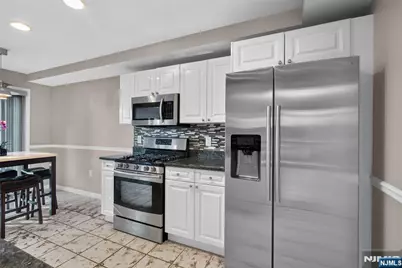 304 Smith Court 304 #304, Edgewater, NJ 07020 - Photo 9