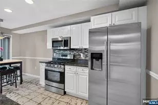 304 Smith Ct 304, Edgewater, NJ 07020 - Photo 9
