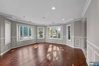 304 Smith Court 304 #304, Edgewater, NJ 07020 - Photo 11