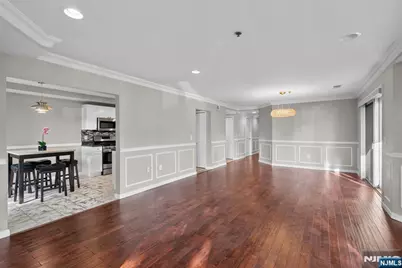 304 Smith Court 304 #304, Edgewater, NJ 07020 - Photo 3