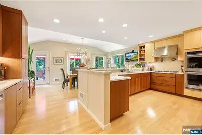 152 Coles Avenue, Hackensack, NJ 07601 - Photo 9