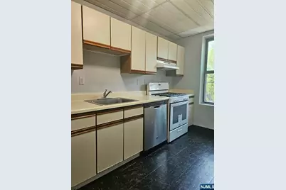 26 Spring Dell 3C #3C, Rutherford, NJ 07070 - Photo 3