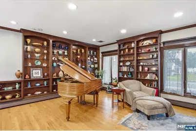 203 Harwood Place, Paramus, NJ 07652 - Photo 5