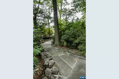 203 Harwood Place, Paramus, NJ 07652 - Photo 15