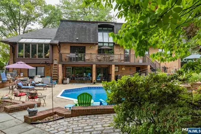 203 Harwood Place, Paramus, NJ 07652 - Photo 17