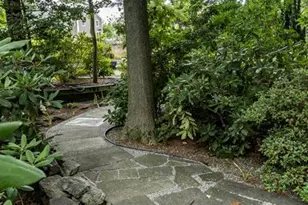 203 Harwood Pl, Paramus, NJ 07652 - Photo 29