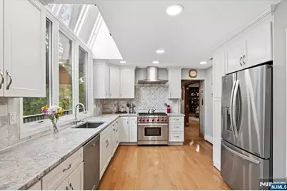 203 Harwood Place, Paramus, NJ 07652 - Photo 7