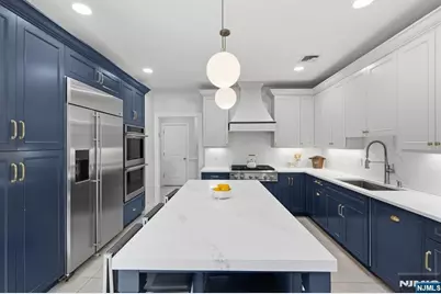 70 McElroy Avenue, Fort Lee, NJ 07024 - Photo 17