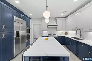 70 McElroy Ave, Fort Lee, NJ 07024 - Photo 17