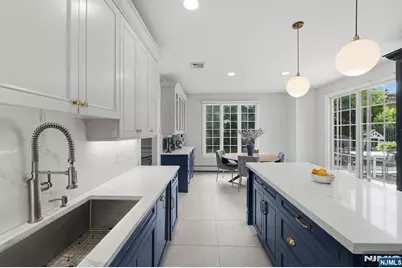 70 McElroy Avenue, Fort Lee, NJ 07024 - Photo 15