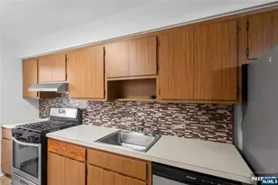 208 Anderson Nf3, Hackensack, NJ 07601 - Photo 5