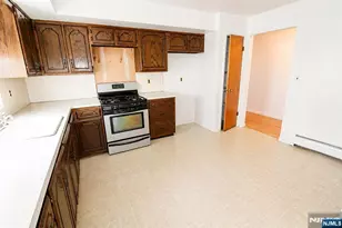 19 Village Pl, Secaucus, NJ 07094 - Photo 7