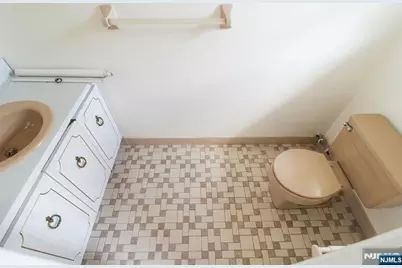 19 Village Place, Secaucus, NJ 07094 - Photo 23
