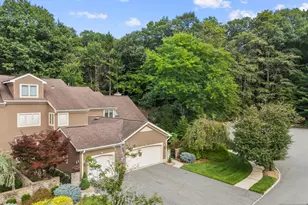 239 Westervelt Ln, Mahwah, NJ 07430 - Photo 3