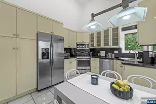 239 Westervelt Ln, Mahwah, NJ 07430 - Photo 9