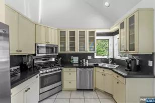 239 Westervelt Ln, Mahwah, NJ 07430 - Photo 7