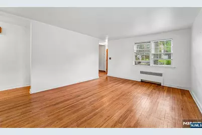 1030 Jassamine Way, Fort Lee, NJ 07024 - Photo 5