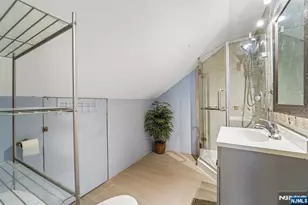 1030 Jassamine Way, Fort Lee, NJ 07024 - Photo 21