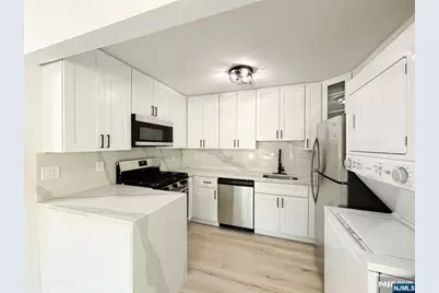 135 Falcon Ridge Way, Hamburg, NJ 07419 - Photo 1